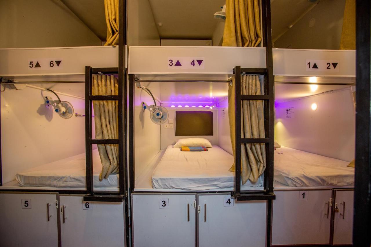 Hotel Bunk Planet Kandy Exterior foto