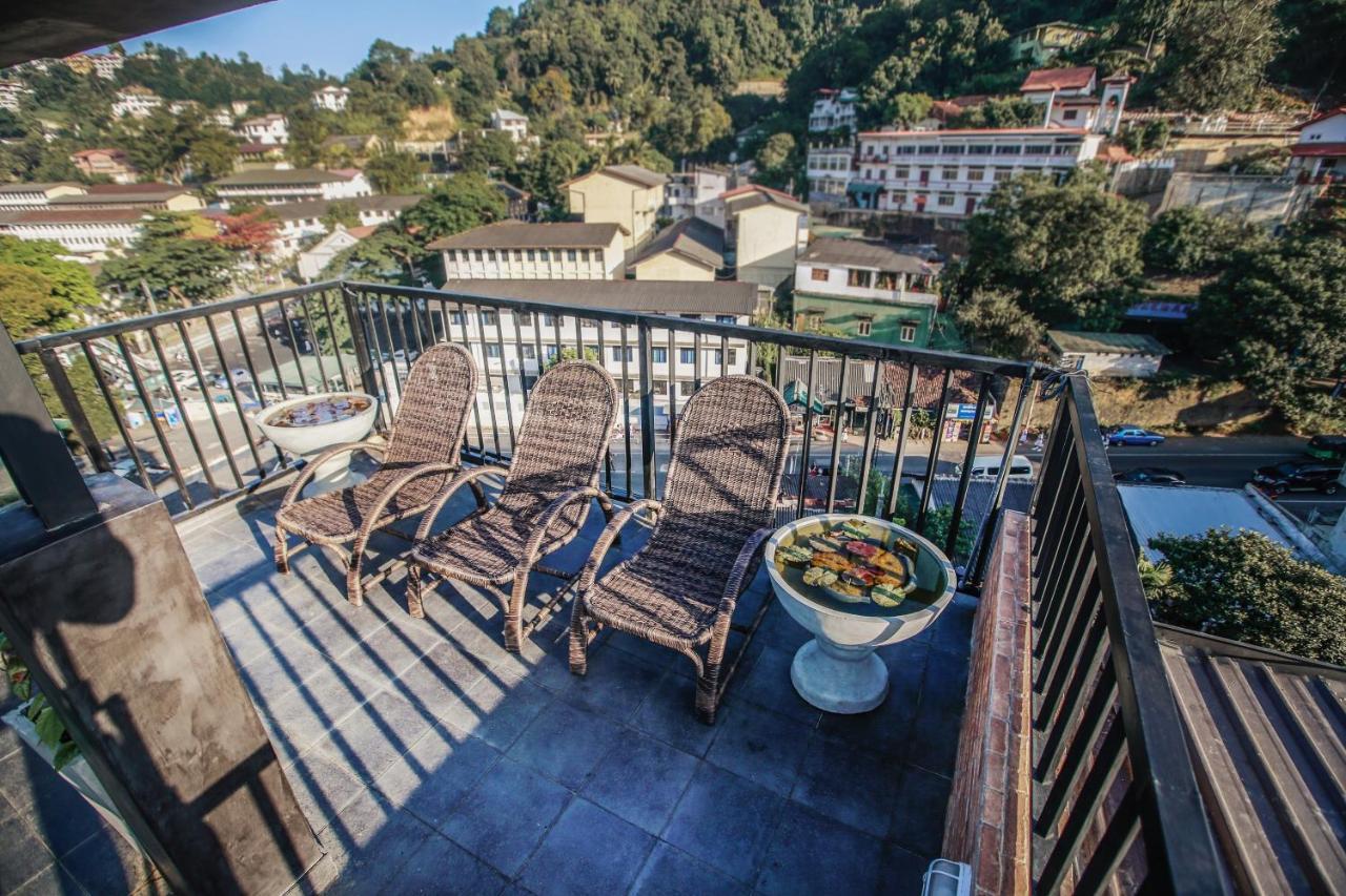 Hotel Bunk Planet Kandy Exterior foto